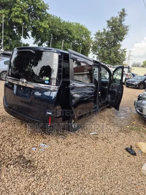Toyota Voxy 2015