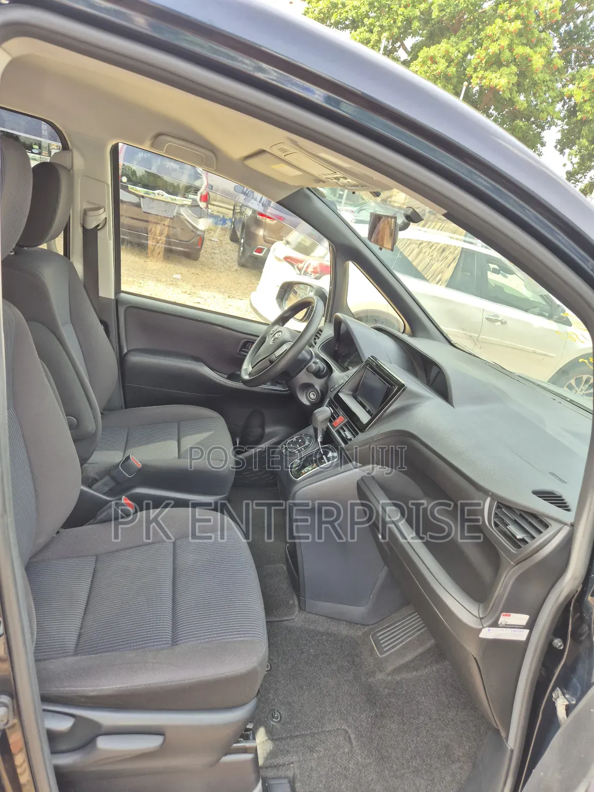 Toyota Voxy 2015