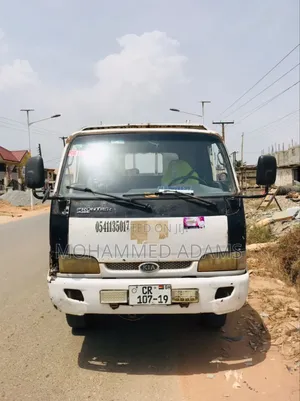 Hyundai Universe 2004 White