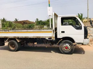 Hyundai Universe 2004 White