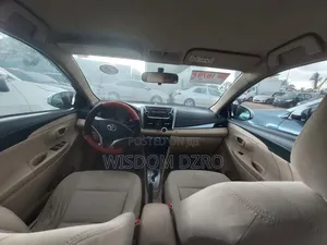 Toyota Yaris 2014 Silver
