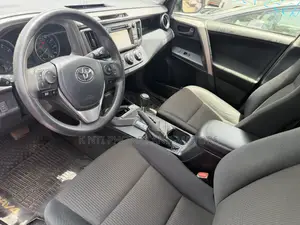 Toyota RAV4 LE 4dr SUV AWD (2.5L 4cyl 6A) 2018 Gray