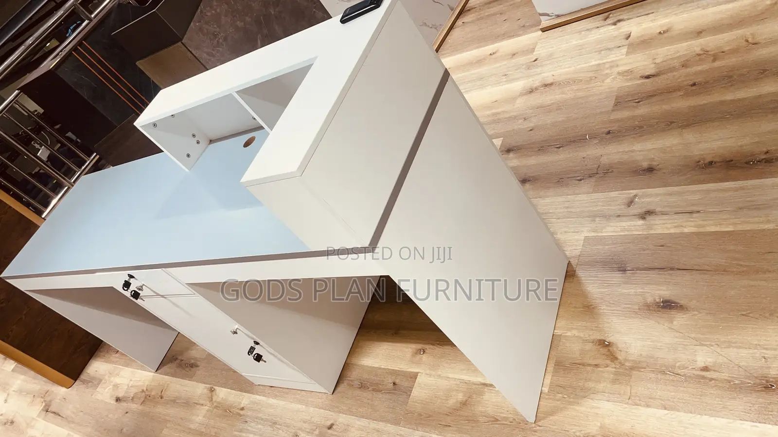 Front Desk (D - 8146)