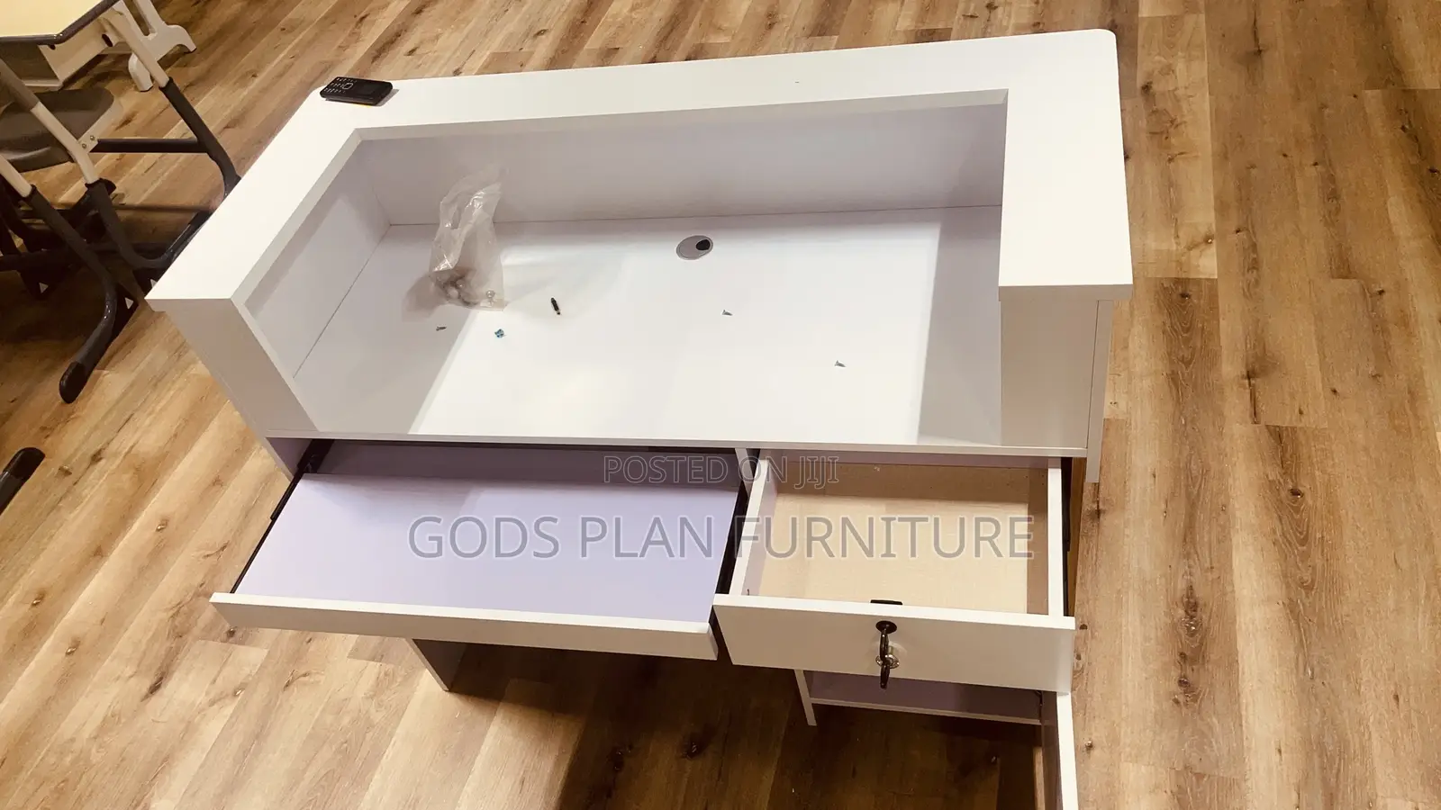 Front Desk ( D -8345)