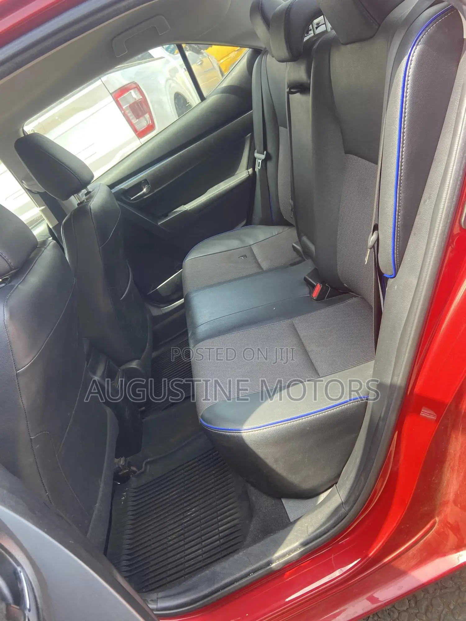 Toyota Corolla SE (1.8L 4cyl 2A) 2018 Red