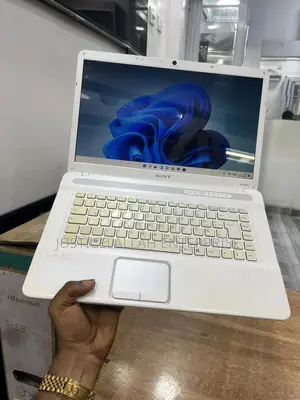 Laptop Sony VAIO Duo 11 SVD1121Z9EB 4GB Intel HDD 500GB