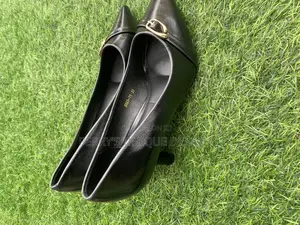 Noirgrace Classic Short Heel Pumps – Black Edition