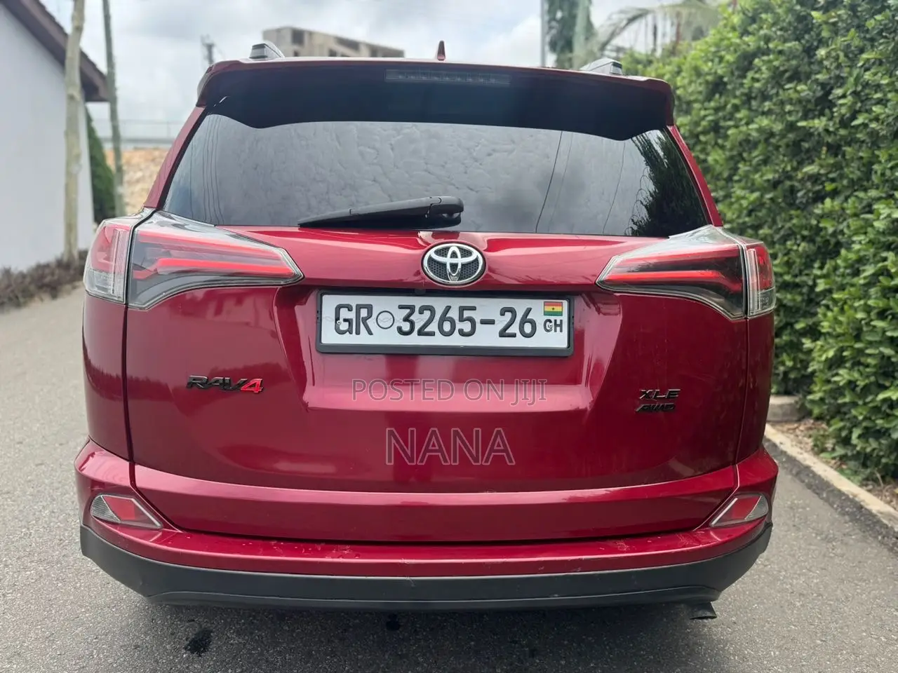 Toyota RAV4 XLE 4dr SUV AWD (2.5L 4cyl 6A) 2018 Red
