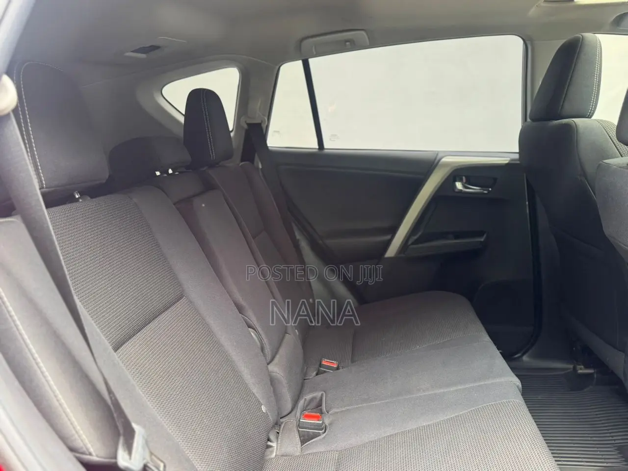 Toyota RAV4 XLE 4dr SUV AWD (2.5L 4cyl 6A) 2018 Red