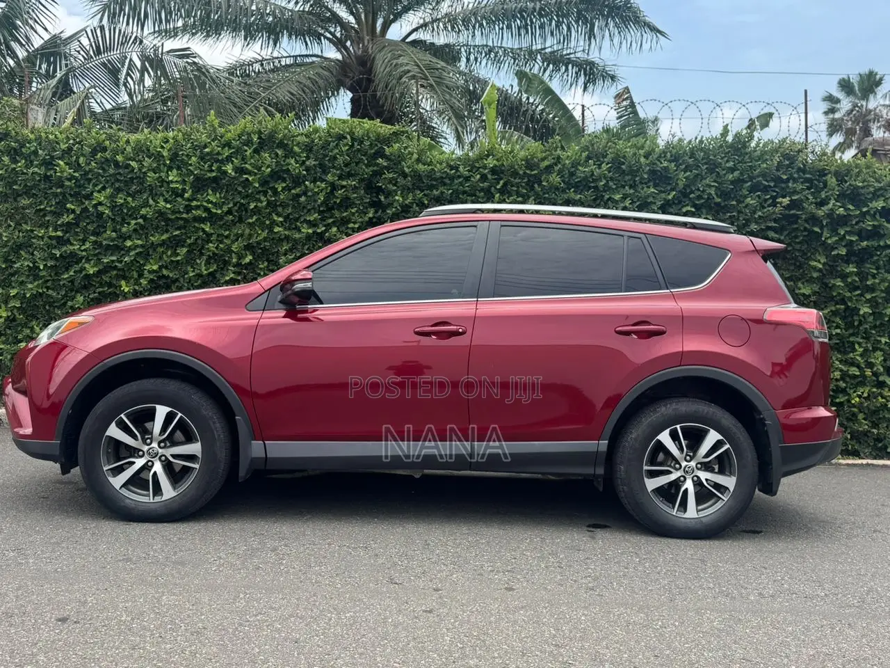 Toyota RAV4 XLE 4dr SUV AWD (2.5L 4cyl 6A) 2018 Red