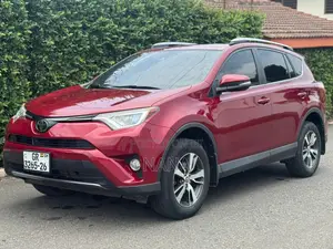 Toyota RAV4 XLE 4dr SUV AWD (2.5L 4cyl 6A) 2018 Red