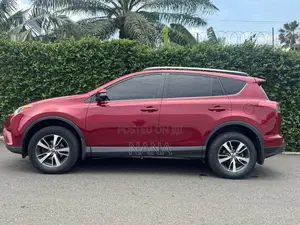 Toyota RAV4 XLE 4dr SUV AWD (2.5L 4cyl 6A) 2018 Red