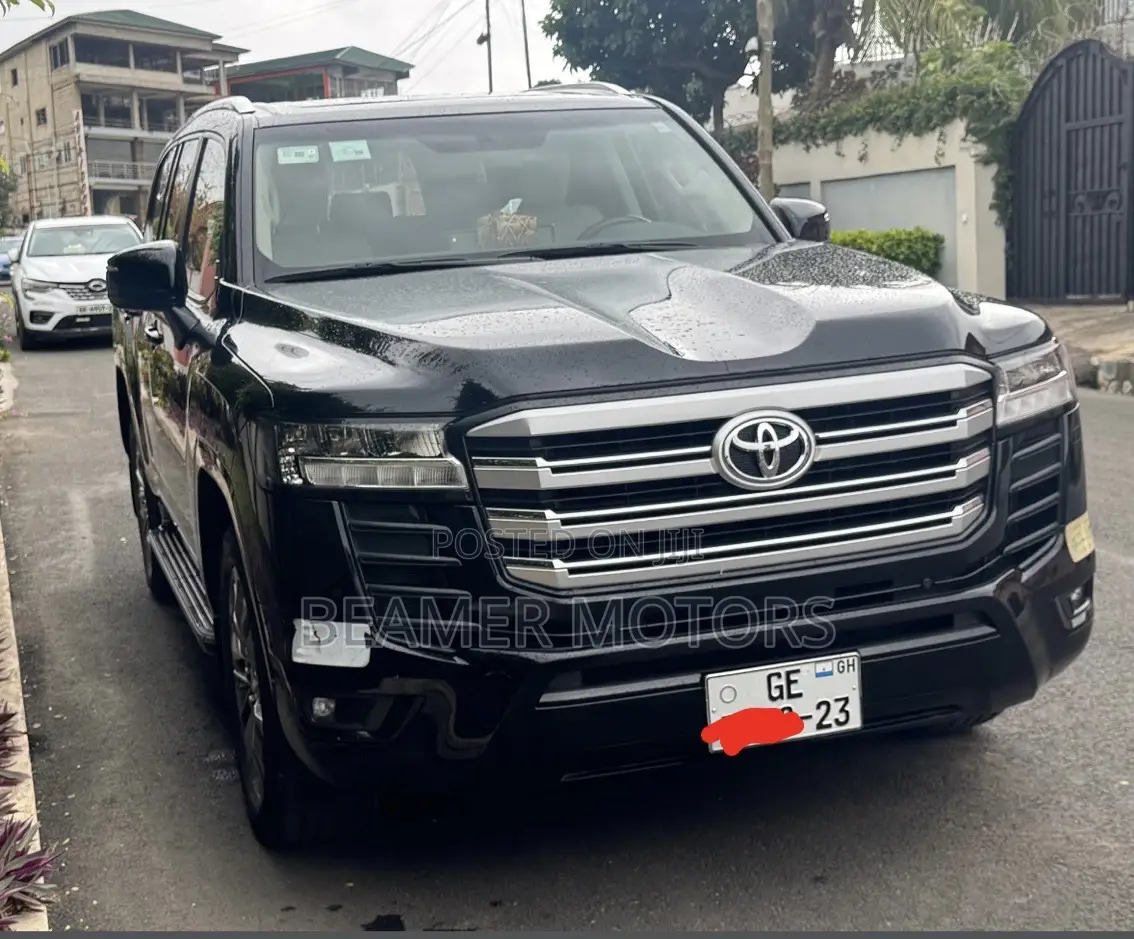 Toyota Land Cruiser LC300 2023 Black
