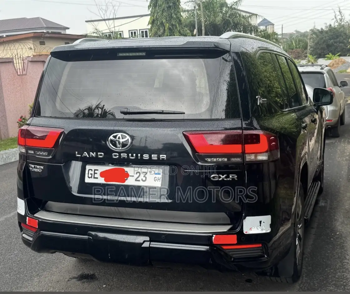 Toyota Land Cruiser LC300 2023 Black