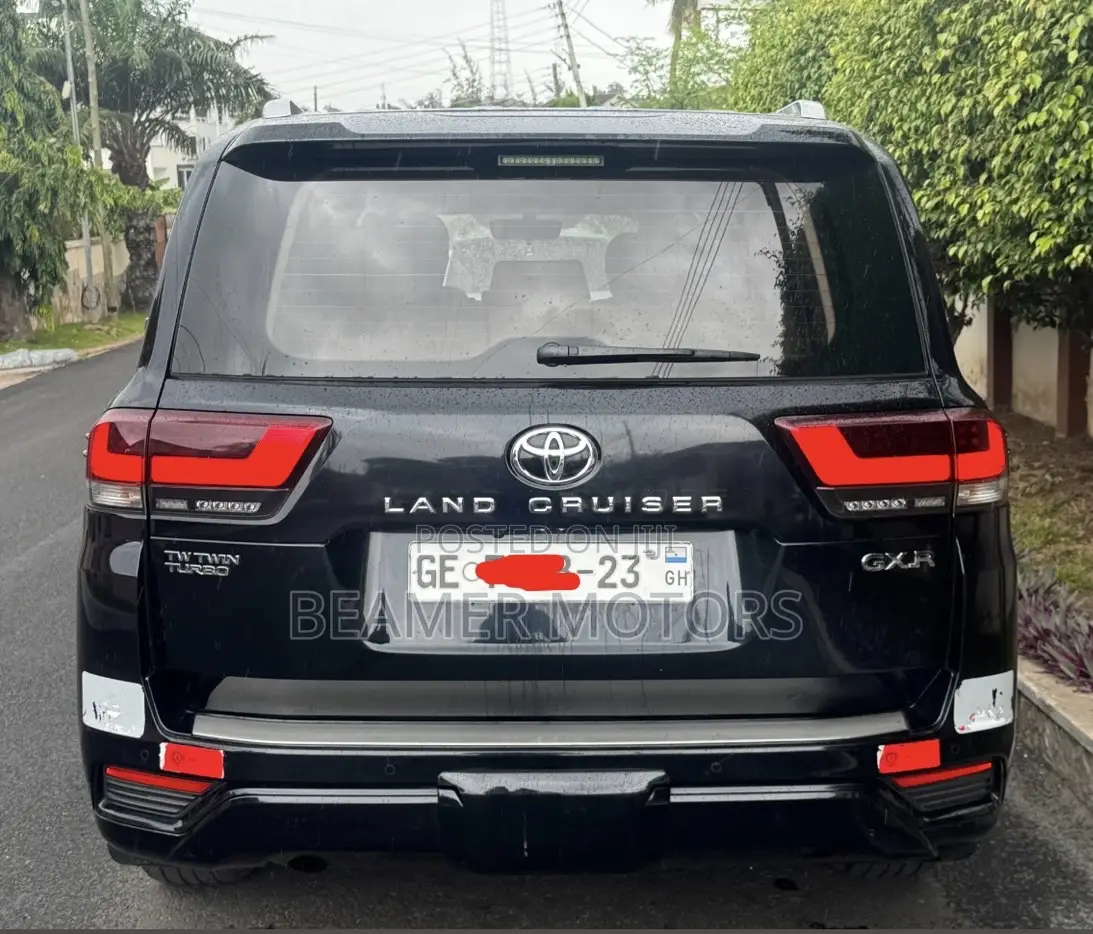 Toyota Land Cruiser LC300 2023 Black