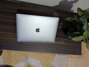 Laptop Apple MacBook Pro 2017 8GB Intel Core i5 SSD 256GB