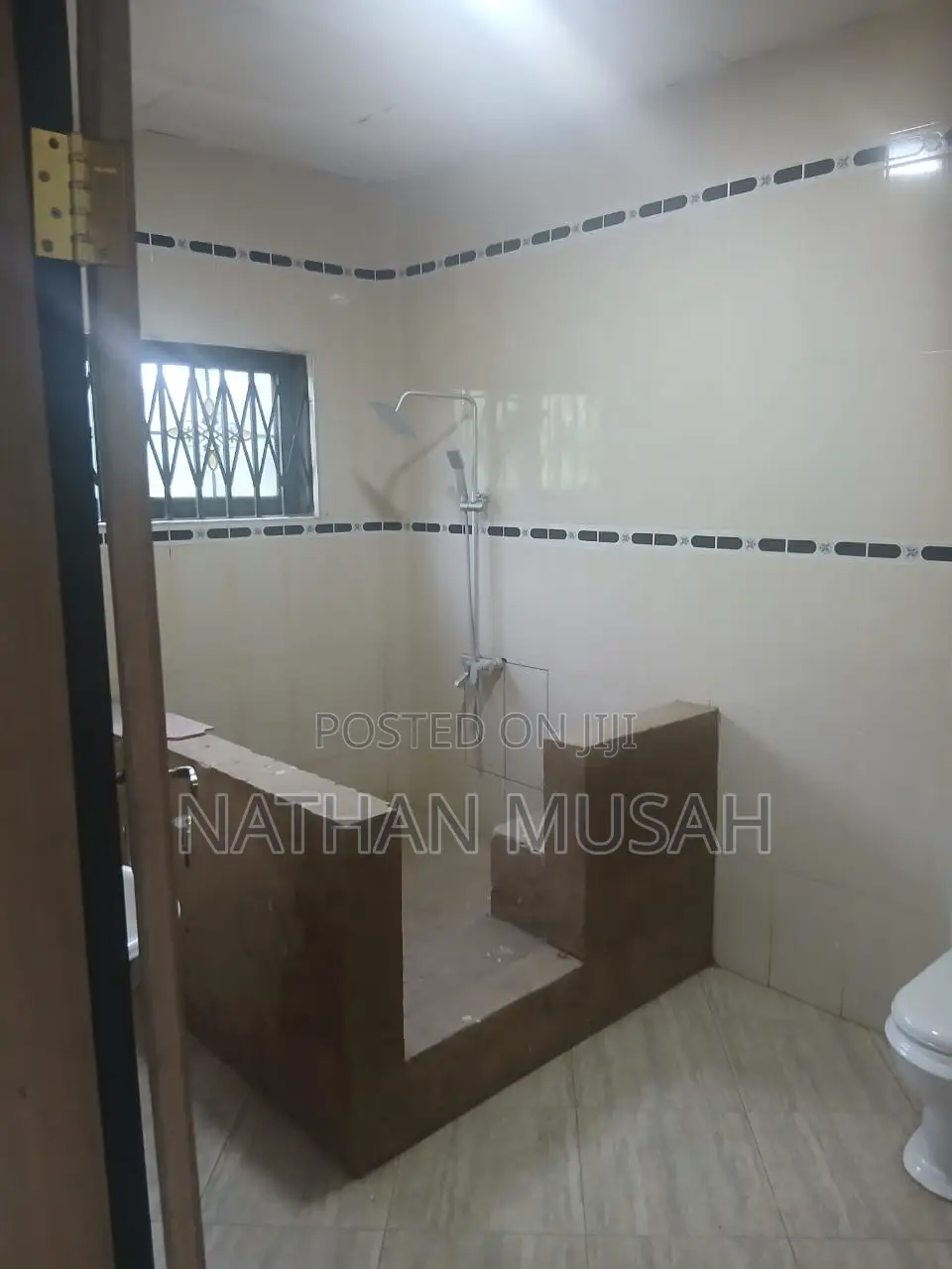 6bdrm House in Pokuase for sale