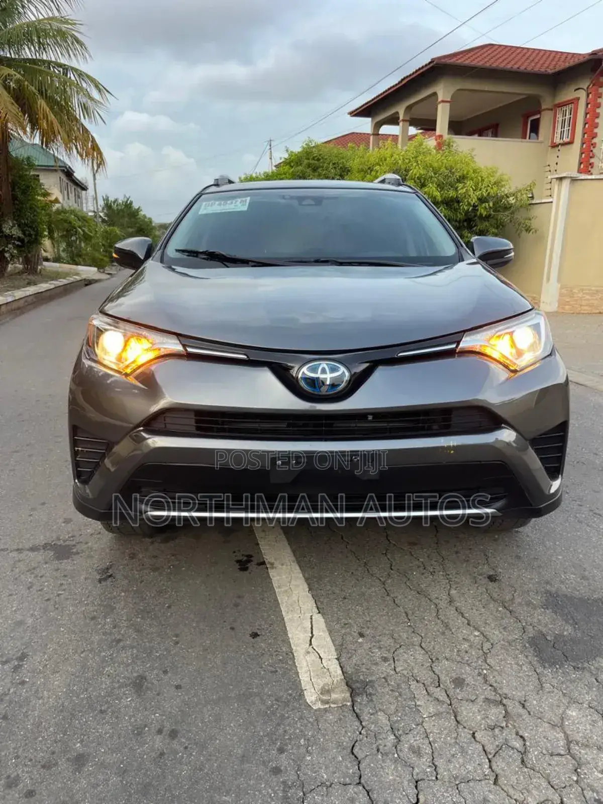 Toyota RAV4 LE 4dr SUV AWD (2.5L 4cyl 6A) 2018 Gray