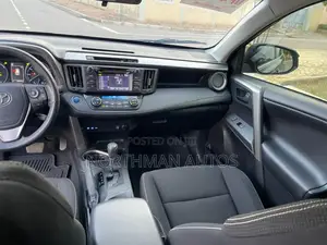 Toyota RAV4 LE 4dr SUV AWD (2.5L 4cyl 6A) 2018 Gray