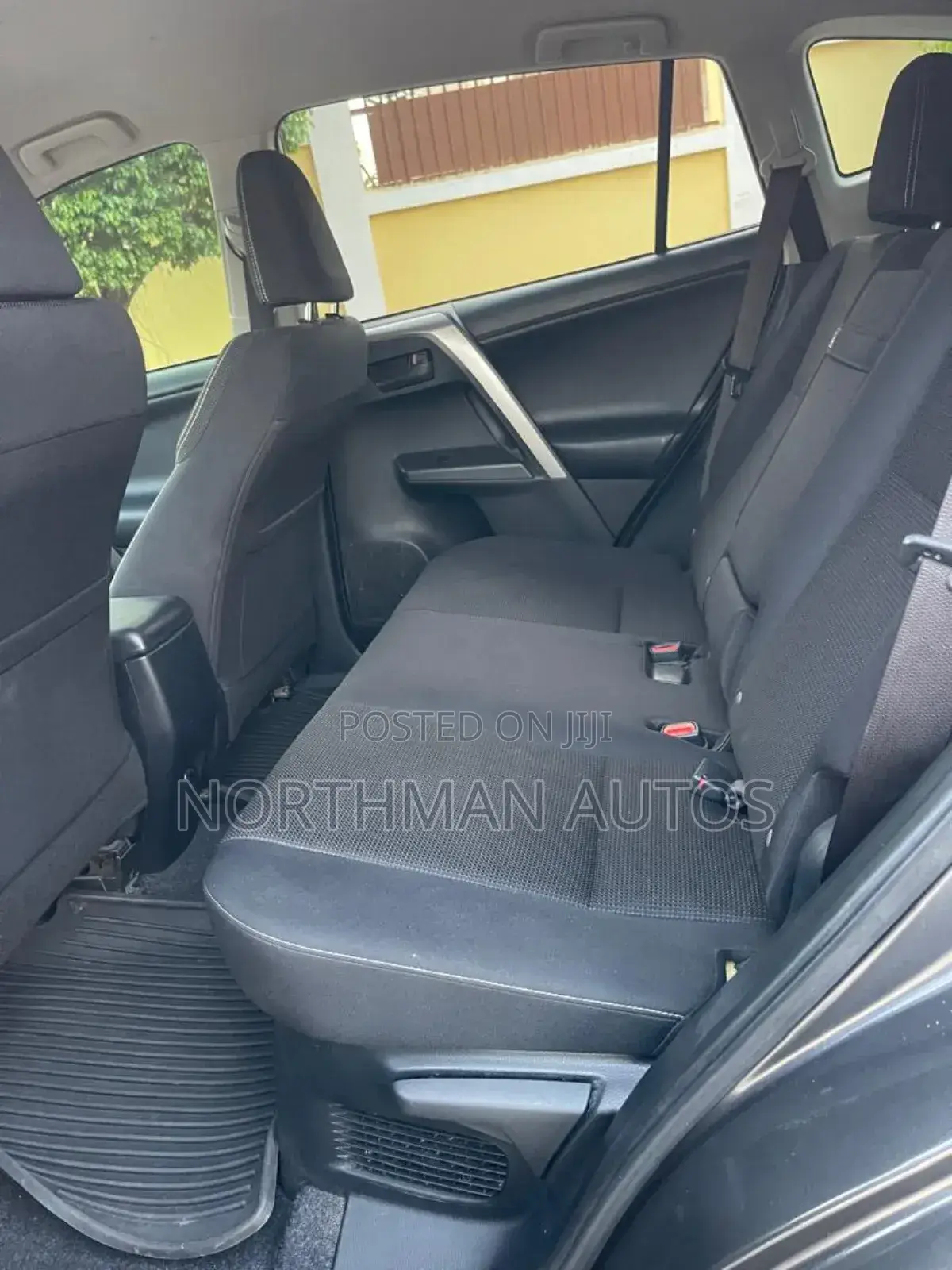 Toyota RAV4 LE 4dr SUV AWD (2.5L 4cyl 6A) 2018 Gray