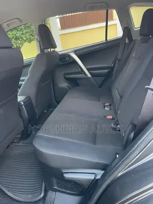 Toyota RAV4 LE 4dr SUV AWD (2.5L 4cyl 6A) 2018 Gray