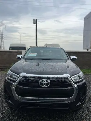 New Toyota Hilux 2025 Black