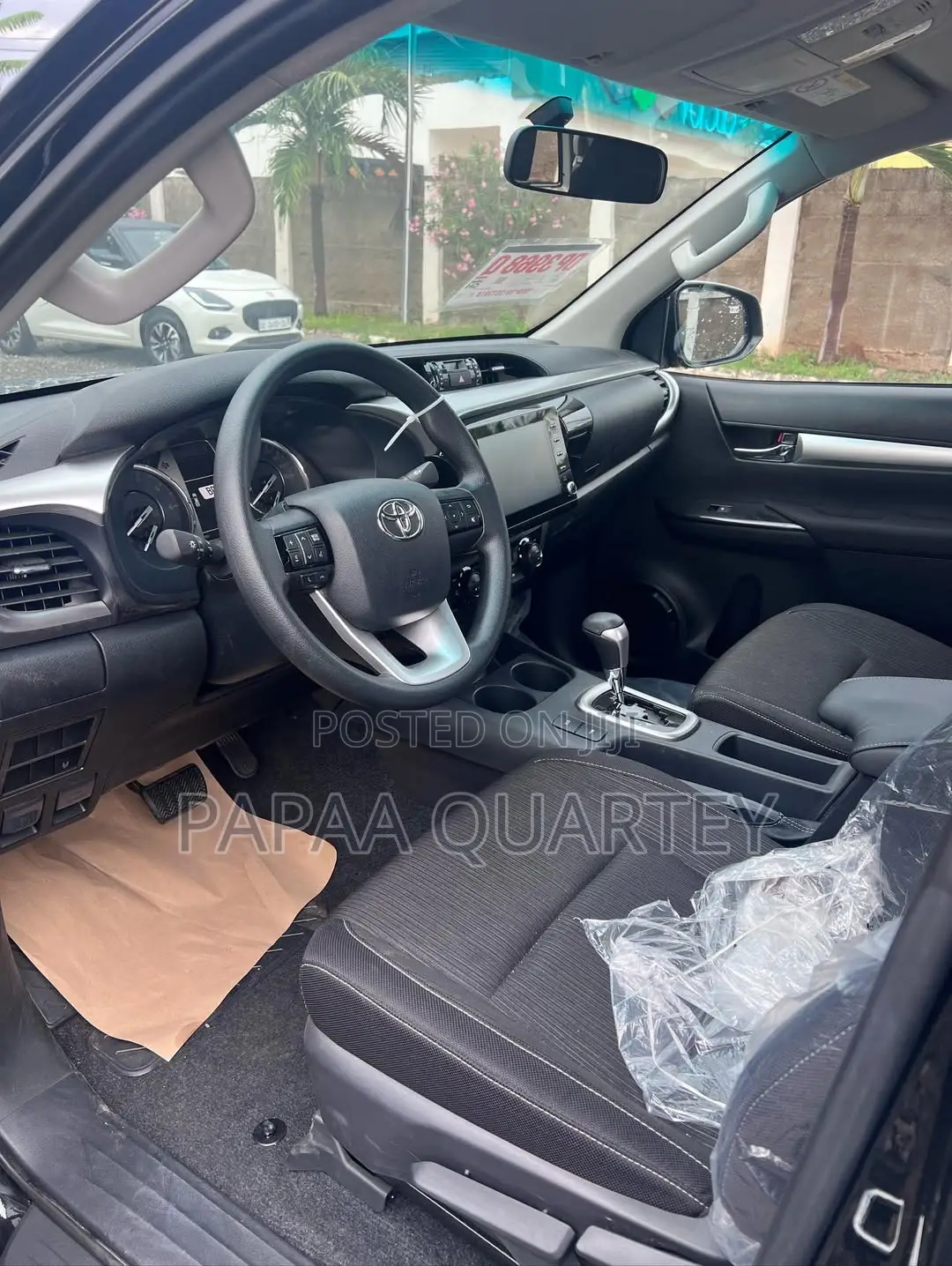 New Toyota Hilux 2025 Black