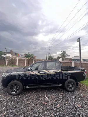 New Toyota Hilux 2025 Black