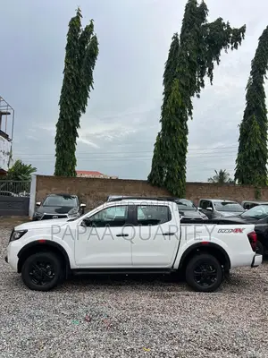 New Nissan Navara 2025 White