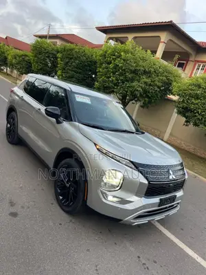 Mitsubishi Outlander SE Launch Edition 2022 Silver