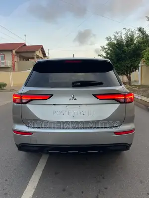 Mitsubishi Outlander SE Launch Edition 2022 Silver