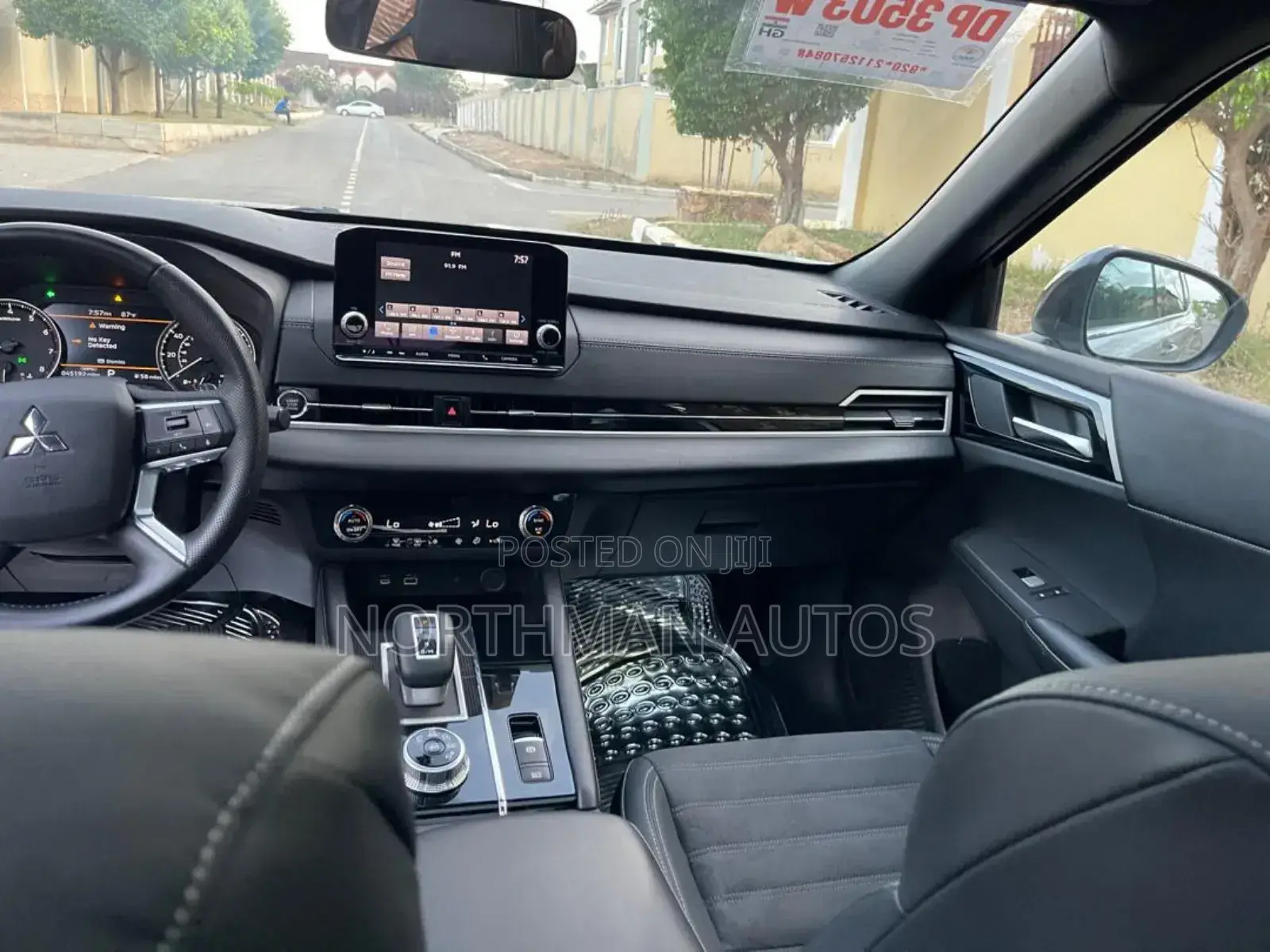 Mitsubishi Outlander SE Launch Edition 2022 Silver