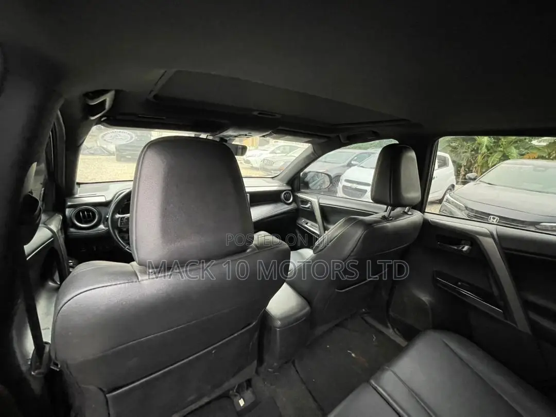 Toyota RAV4 SE AWD (2.5L 4cyl 6A) 2017 Black