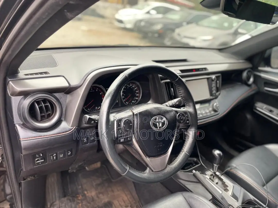 Toyota RAV4 SE AWD (2.5L 4cyl 6A) 2017 Black