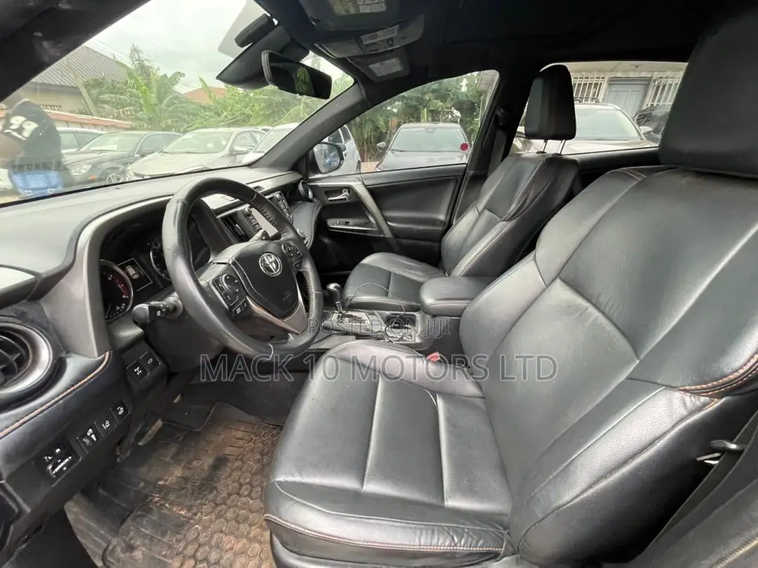 Toyota RAV4 SE AWD (2.5L 4cyl 6A) 2017 Black