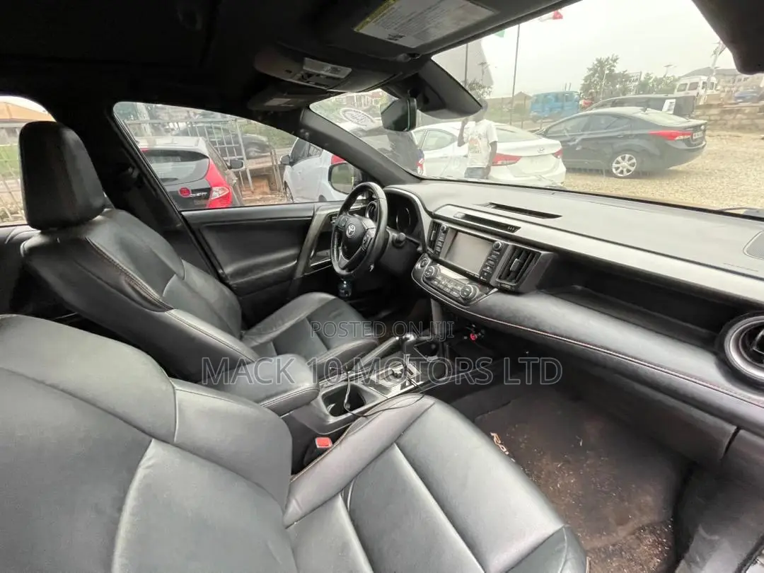 Toyota RAV4 SE AWD (2.5L 4cyl 6A) 2017 Black