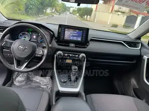Toyota RAV4 XLE AWD 2019 Blue