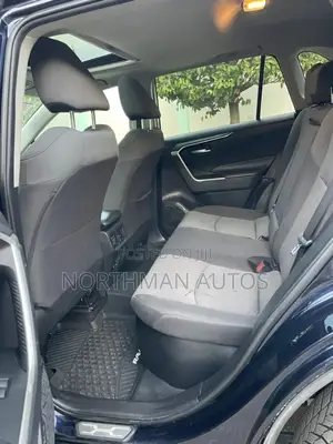 Toyota RAV4 XLE AWD 2019 Blue