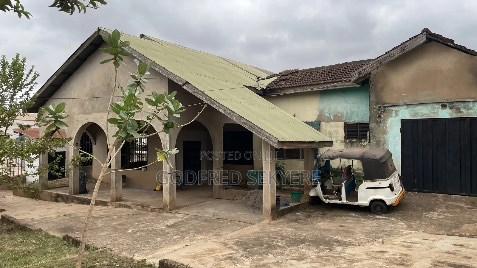 6bdrm House in Adeleke Estates, Kumasi Metropolitan for sale