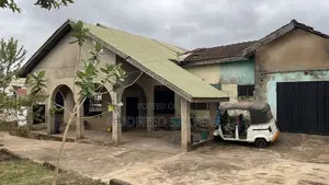 6bdrm House in Adeleke Estates, Kumasi Metropolitan for sale