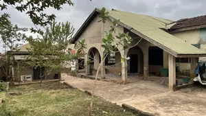 6bdrm House in Adeleke Estates, Kumasi Metropolitan for sale