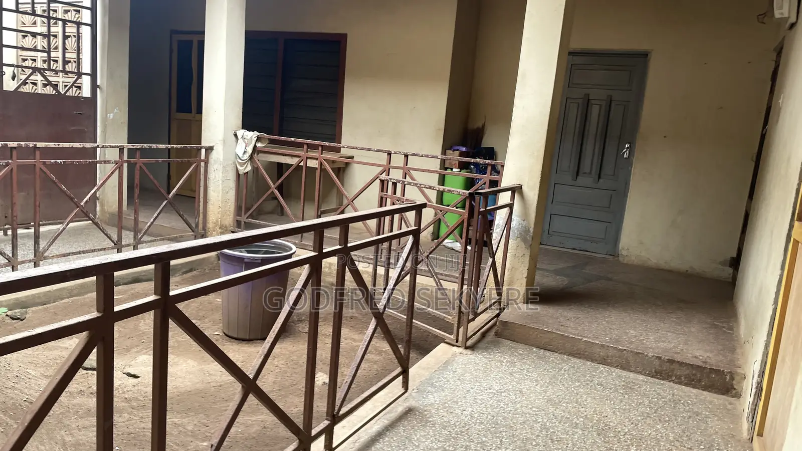 6bdrm House in Adeleke Estates, Kumasi Metropolitan for sale