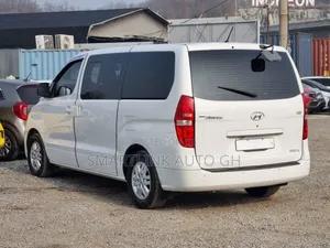 Hyundai H1 2016 White