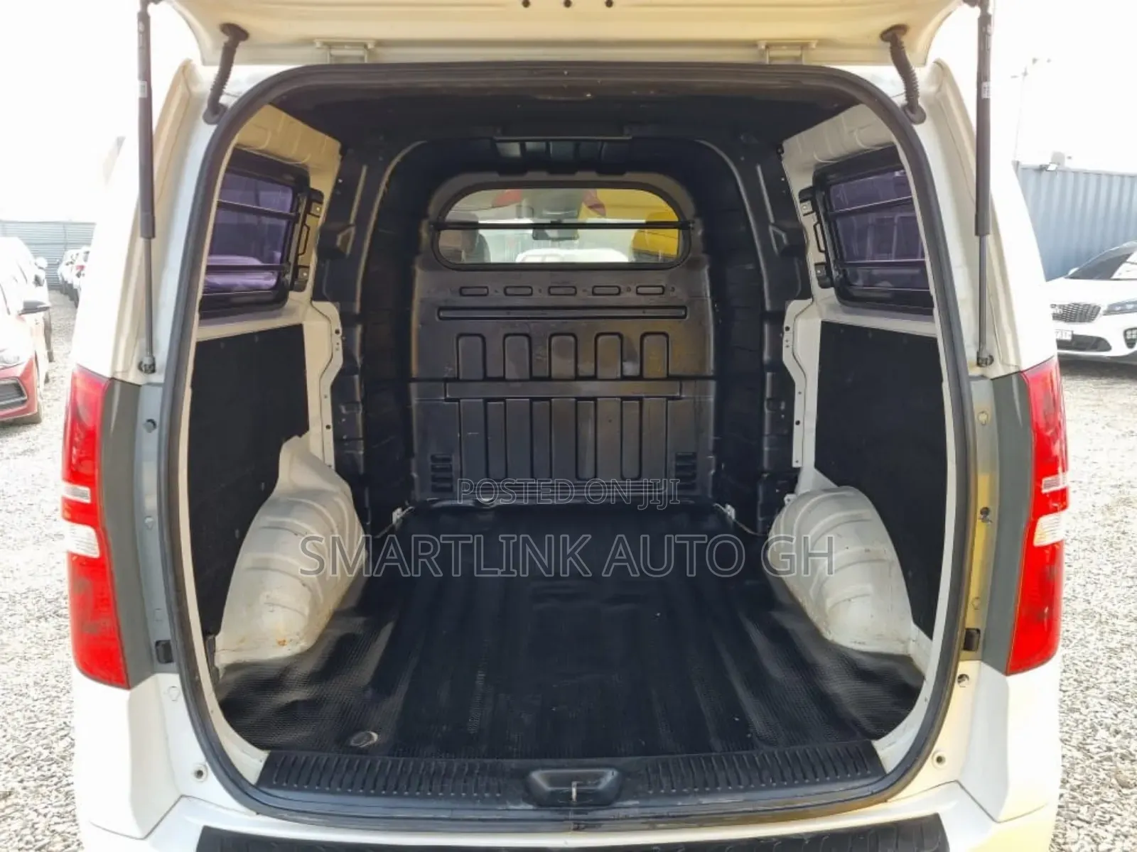 Hyundai H1 2016 White