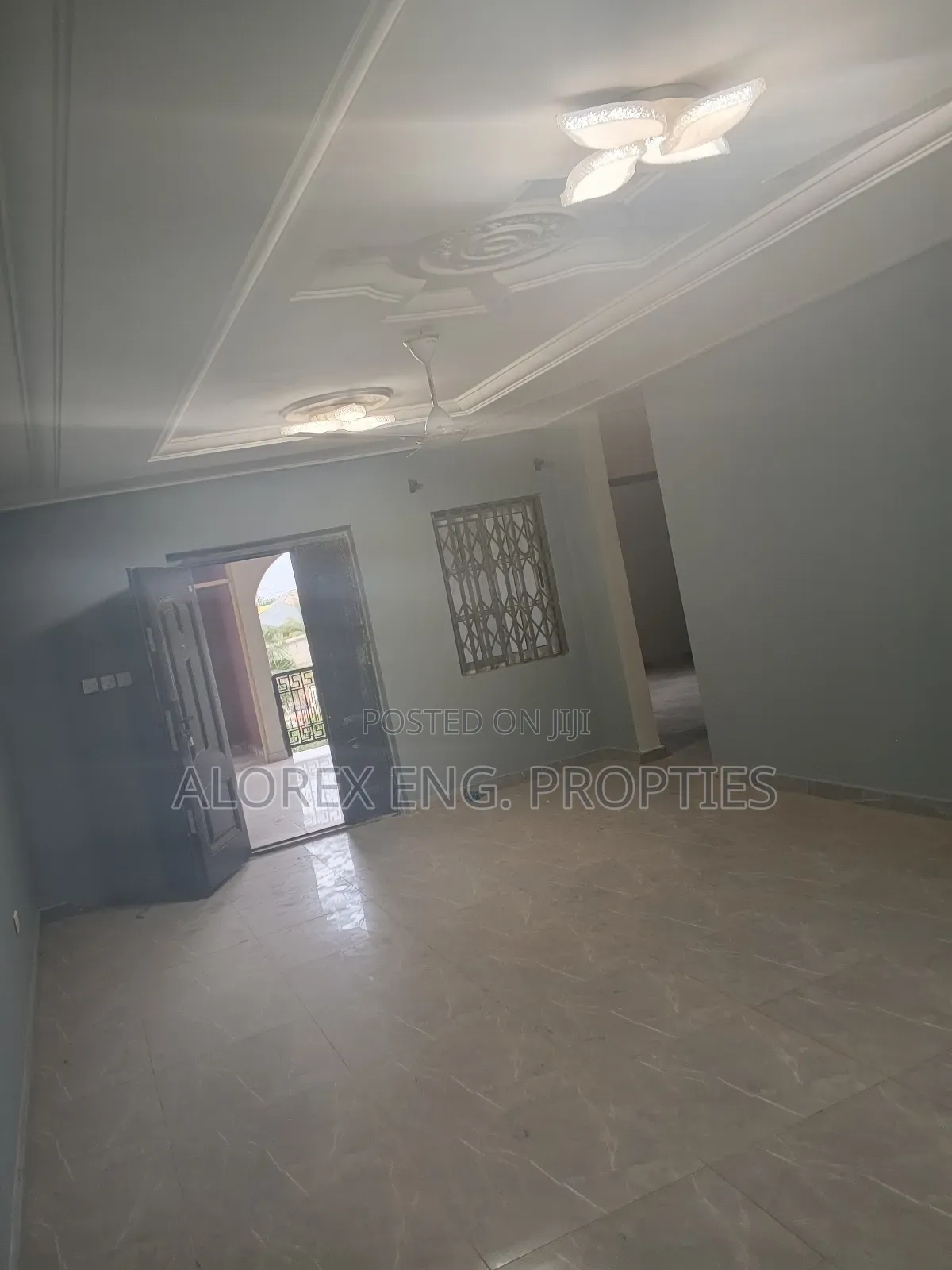 3bdrm Apartment in Air Condition, Oyarifa Mall Area for rent