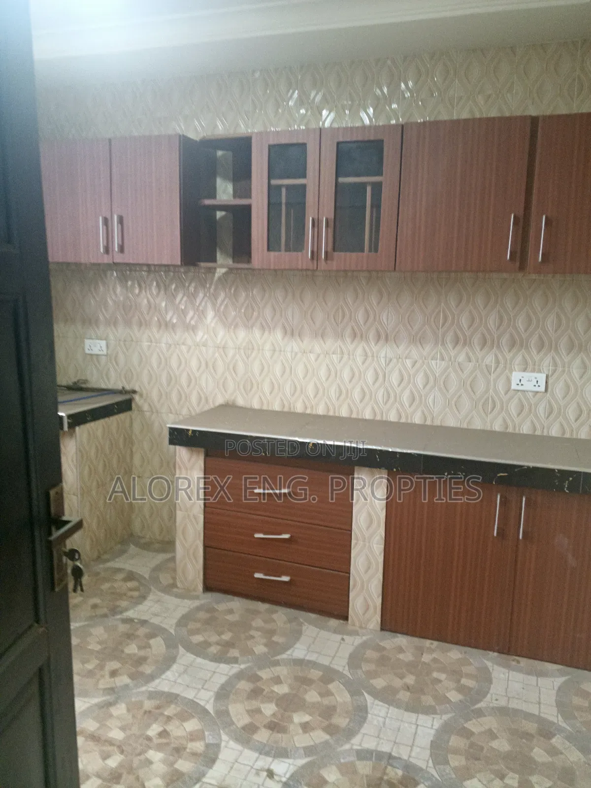 3bdrm Apartment in Air Condition, Oyarifa Mall Area for rent