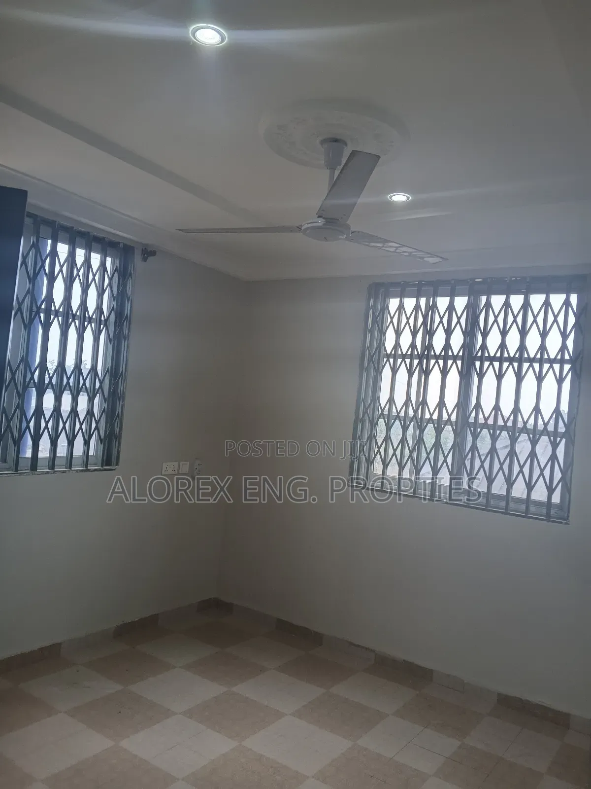 3bdrm Apartment in Air Condition, Oyarifa Mall Area for rent