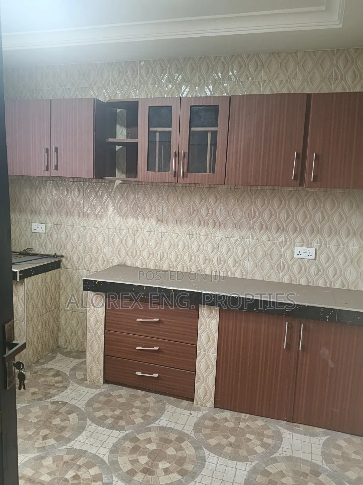 3bdrm Apartment in Air Condition, Oyarifa Mall Area for rent