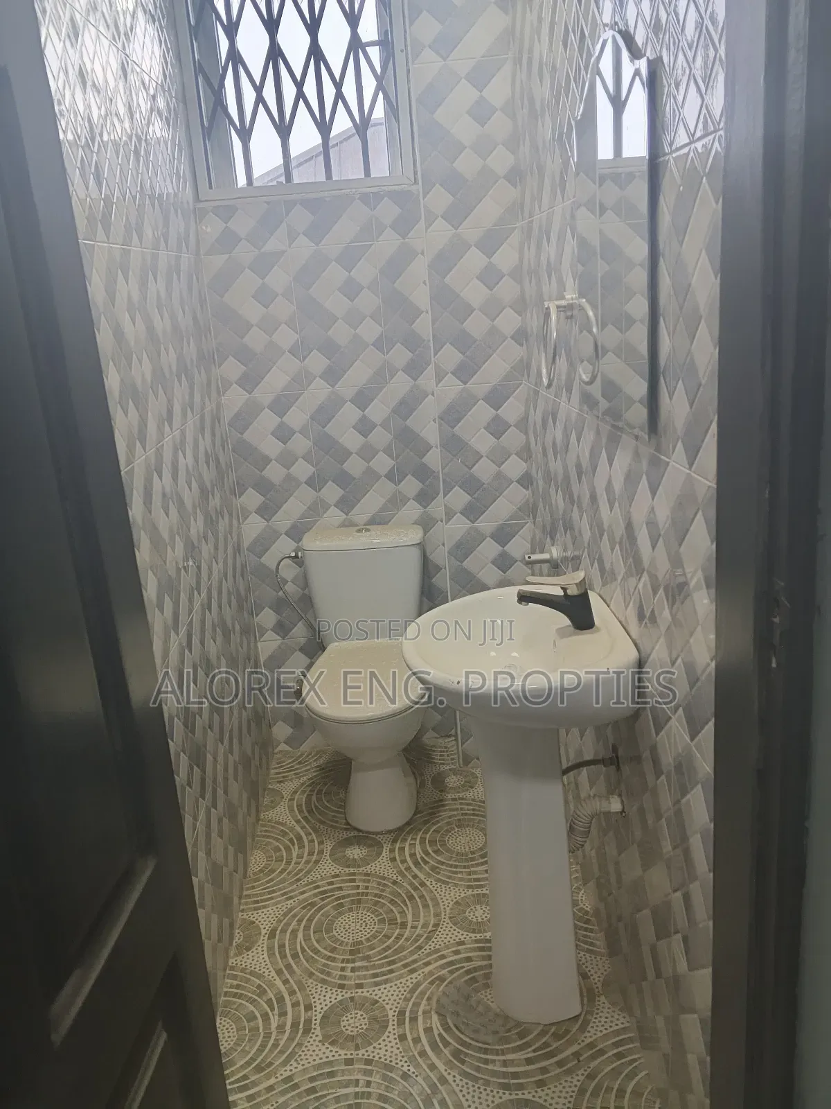 3bdrm Apartment in Air Condition, Oyarifa Mall Area for rent