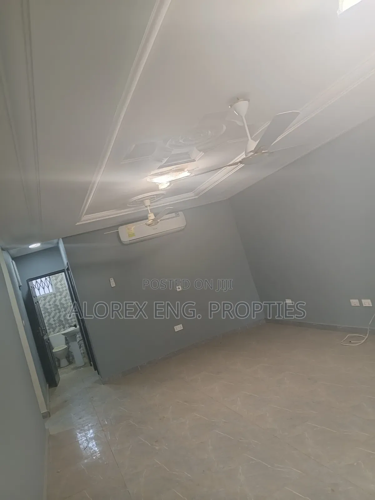 3bdrm Apartment in Air Condition, Oyarifa Mall Area for rent